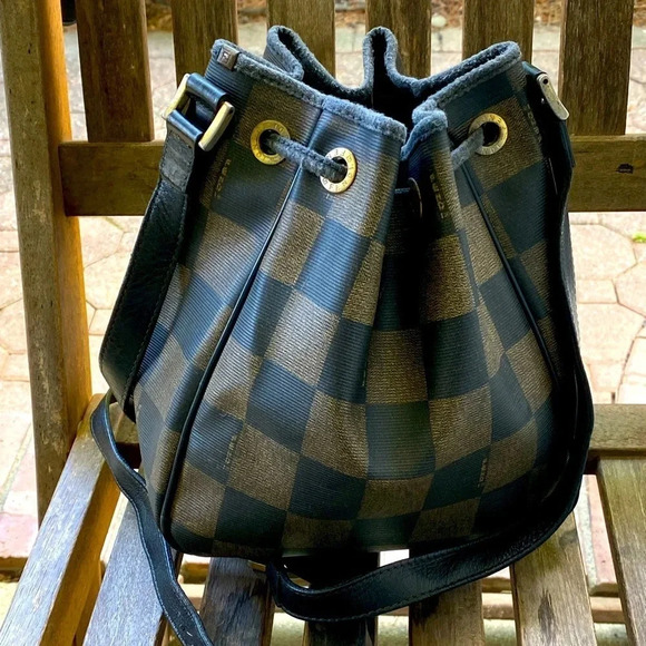 Vintage Fendi Bucket Crossbody Bag - Picture 5 of 15